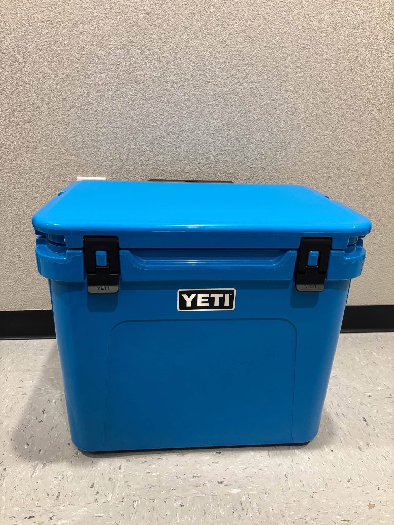 Yeti~60~Roadie(Wheeled)~Cooler