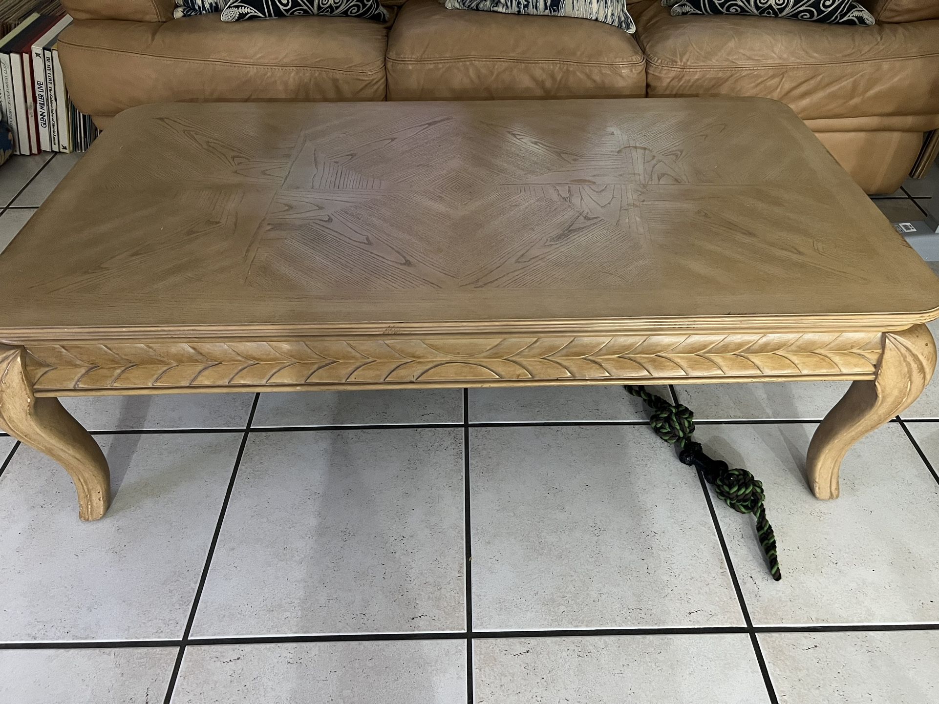 Free - Beautiful Set of Coffee And End Table - 1St Come 1st Served