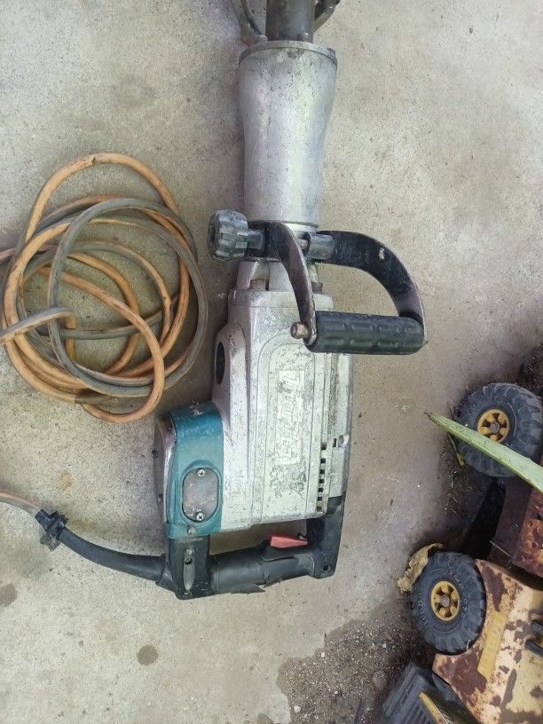 Makita Jack Hammer
