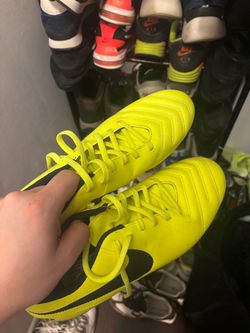 Brand new soccer cleats size 8 1/2