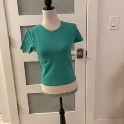 Zara women's basic short-sleeved crew neck t-shirt. Size S