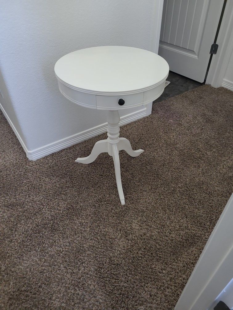 Antique Side RounTable