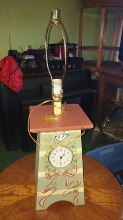 Table lamp tells time