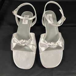 DEYEABLES  White Satin Flower Girl Sandals Size 8.5 B