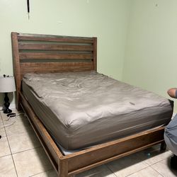 Tempur-pedic queen size bed