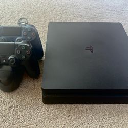 PS4 And Controllers