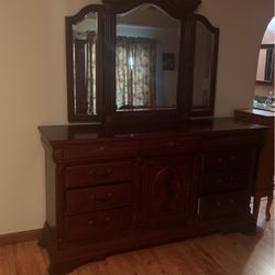 Bedroom Set With 2 Dressers And 2 End Tables Wood 