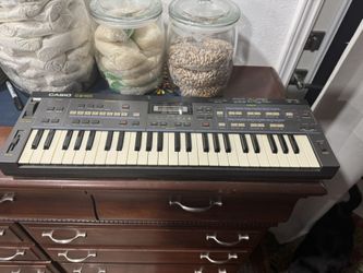 Vintage Casio CZ-101 Polyphonic Digital Keyboard Synth Synthesizer Full Size 84'As New VINTAGE Sell/Trade?  
