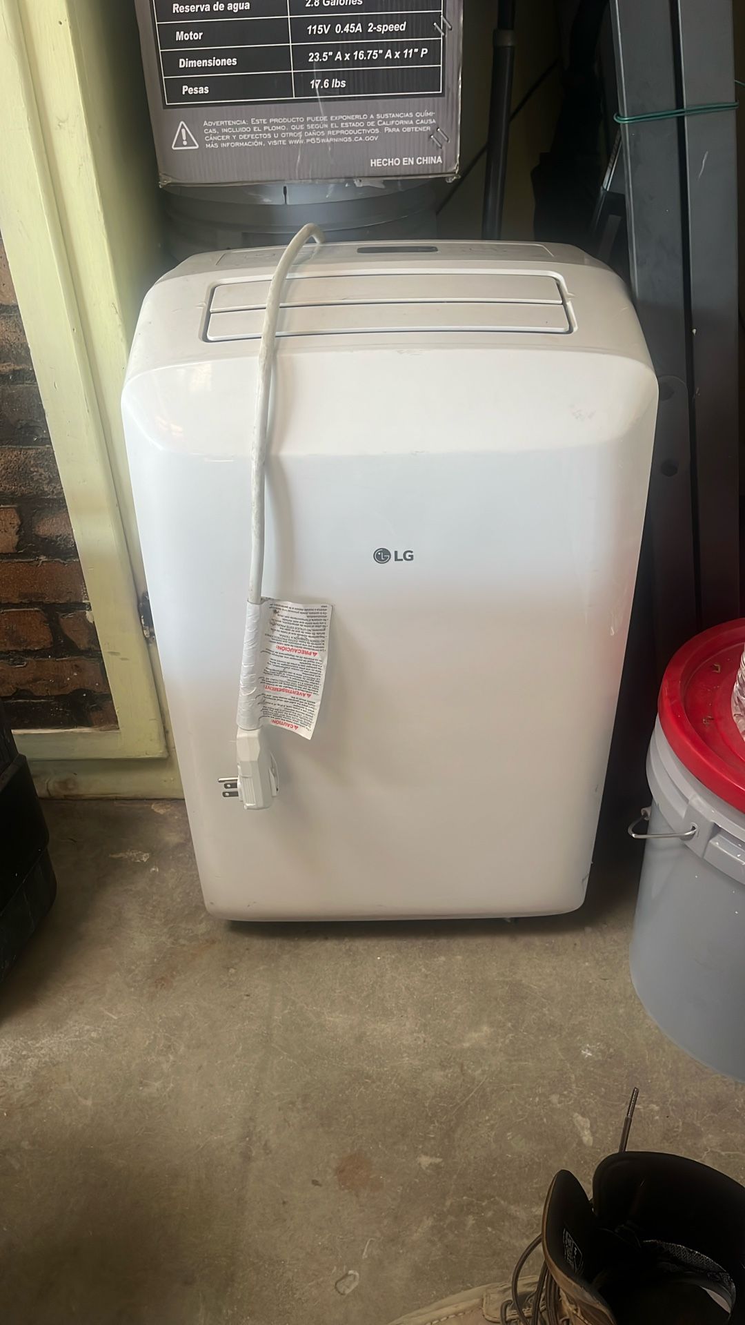LG - 115-Volt Portable Air Conditioner Cools 300 Sq. Ft. with Dehumidifier
