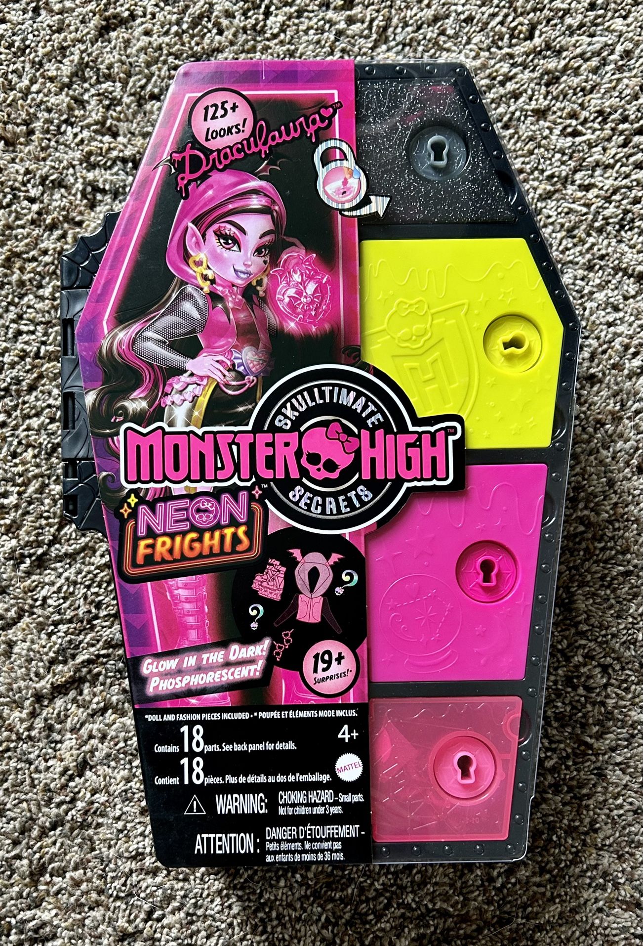 Monster High Skulltimate Secrets Wave 3 Draculaura Neon Frights!