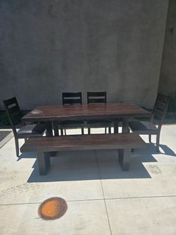 Dinning room table
