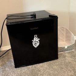 Mini fridge 