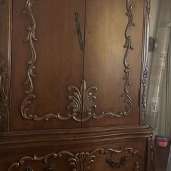 Mueble Antiguo  2 Piezas Tiene Su Otra Agarradera También 