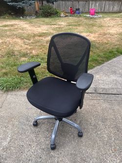 Black Mesh Office Chair with Armrests