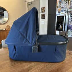 Super clean Uppababy Vista V3 Bassinet