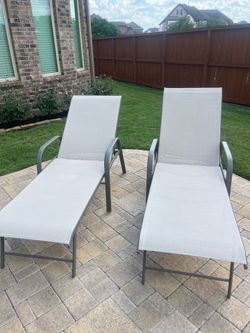 Sun Chairs / Lounge Chairs (set of 2)
