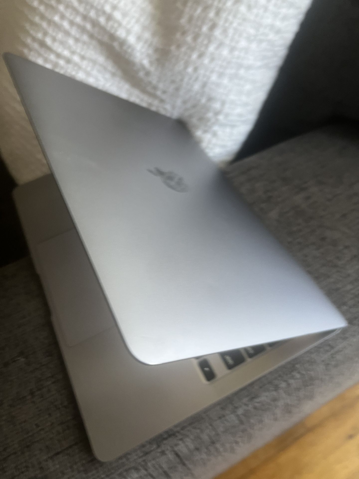 Clean 2020 13” MacBook Air