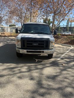 2011 Ford E-350 Cutaway Van
