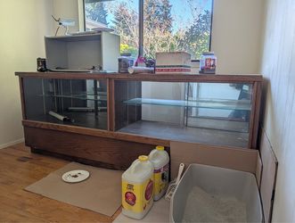 Solid Oak display case cabinet - nice quality and heavy