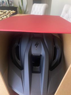 Specialized Bike Helmet Ambush 3 helmet, New in box