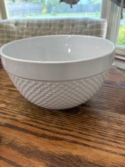 Mayfair & Jackson Large Heavy White Stoneware Mixing/Serving Bowl Embossed Dots 10.5” diameter
