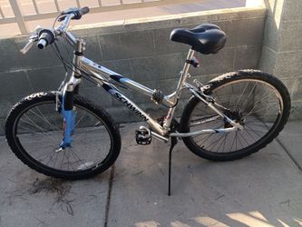 Schwinn Aluminum Comp 26" Mountain Bike – Silver/Blue, Front Suspension