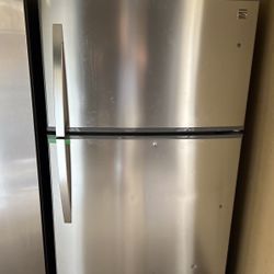 Kenmorestainless steel icemaker fridge Super clean