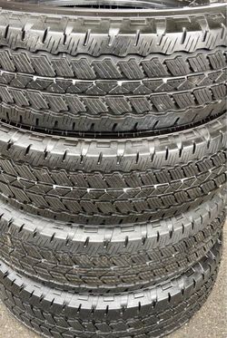 Set 245/75-17 Bridgestone con el 80% de vida