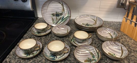 OCCUPIED JAPAN UCAGCO IRIS service for 4 vintage HAND DECORATED