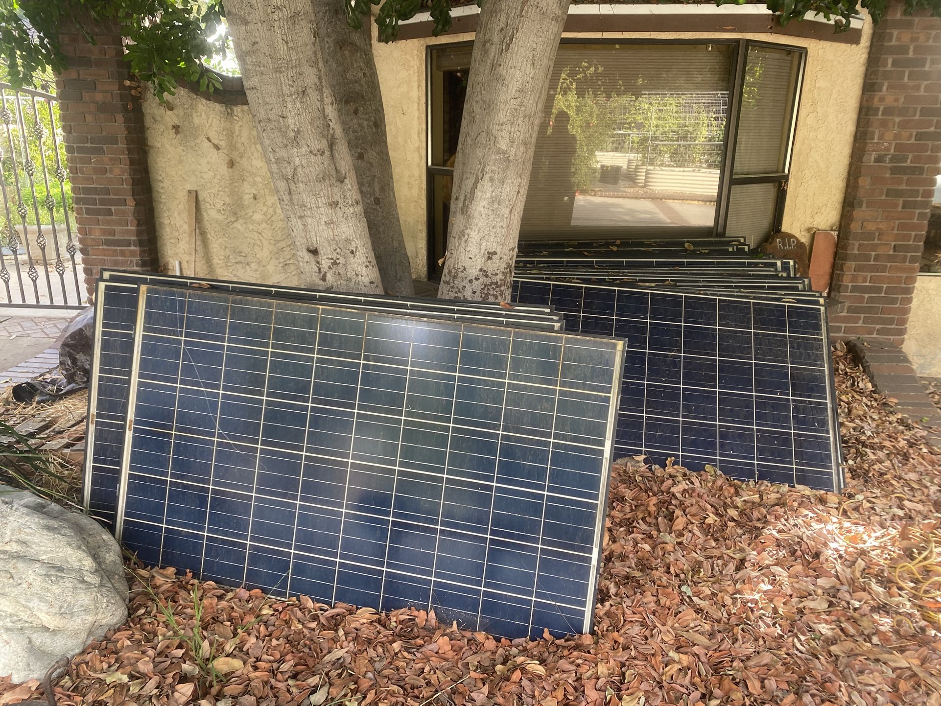 24 FREE damaged solar panels 