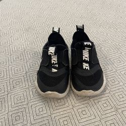 Black Nikes Size 4