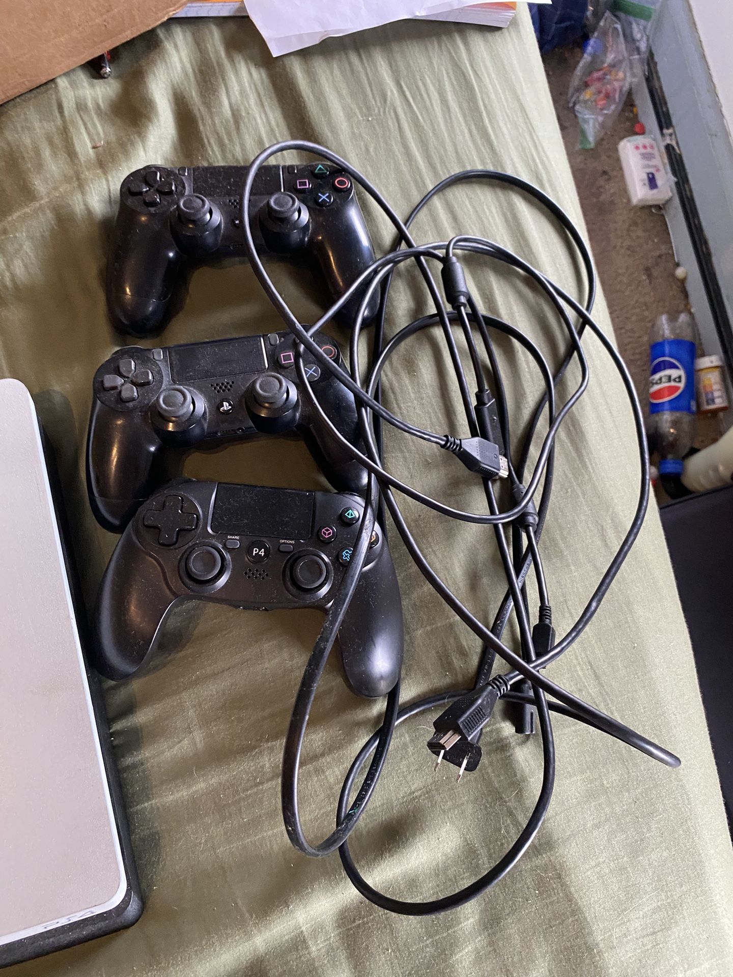 1 Tb Ps4 With 2 Controllers And Games