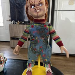 Bride Of Chucky Neca Chucky Doll With Display 