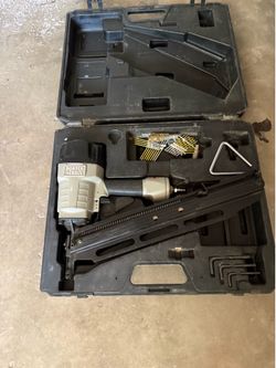 Nail gun in a staple gun for Freming