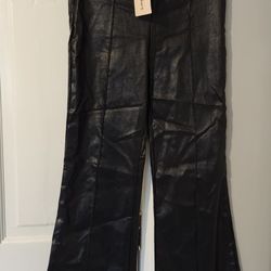 Ladies Faux Pleather Pants Size Large Lots Of Stretch New With Tag