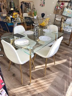 Medium size table with four chairs
