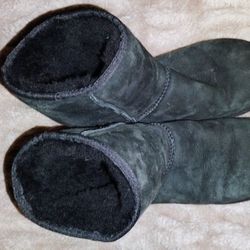 FIRM IN MERCED WOMEN'S AUTHENTIC UGGS SIZE 6