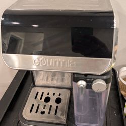 Gourmia One-Touch Espresso Maker — 15-Bar Pump + Auto Frother — Works Great