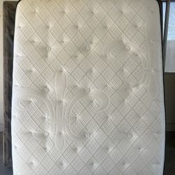 Stearns & Foster Lux Estate Queen Mattress 
