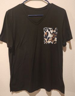 Woman's Medium T-shirt With Leopard Print Pocket