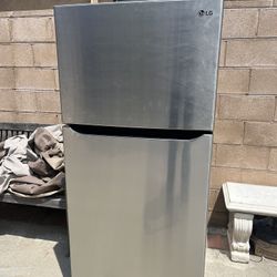 Lg Stainless Steel Refrigerator One Year Old 