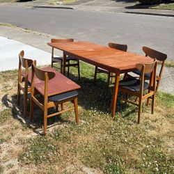 Free Antique Dining Set