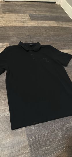 black collar lv shirt size M