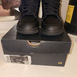 Black Jordan 1s Mid (GS) 