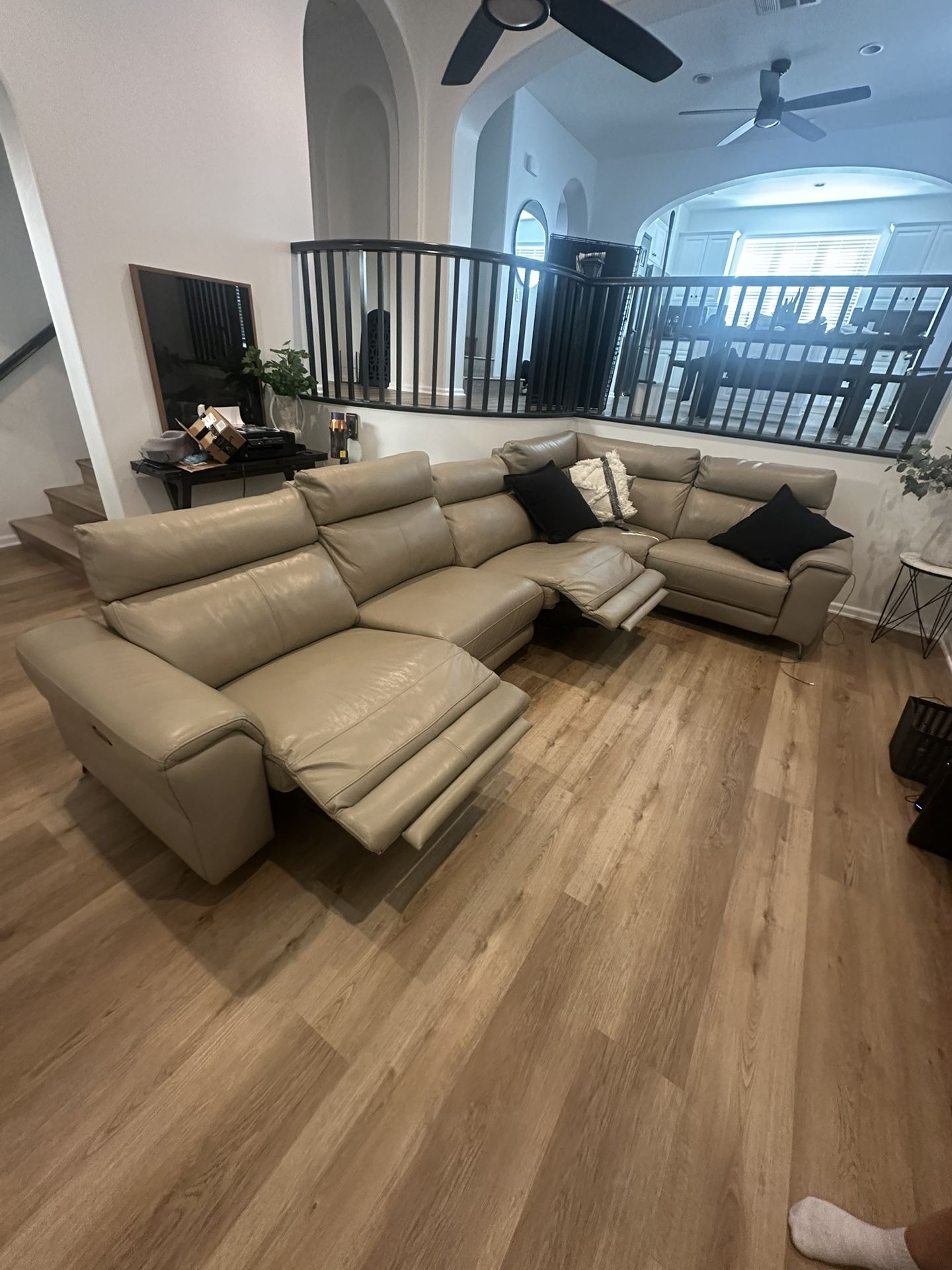 Arizona Leather 6 Piece Reclining Couch