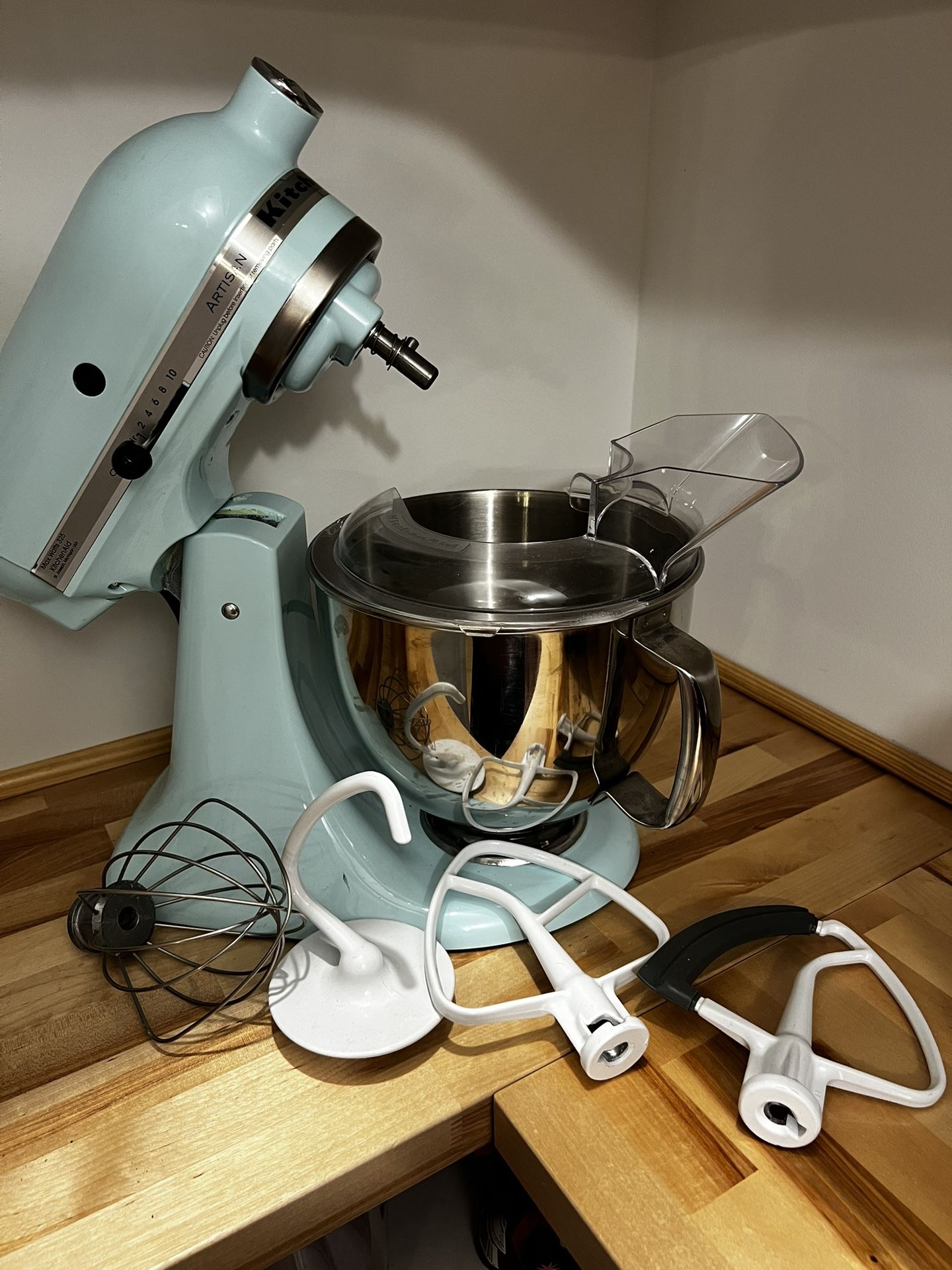 5 Quart Kitchen Aid Artisan Mixer With All Components