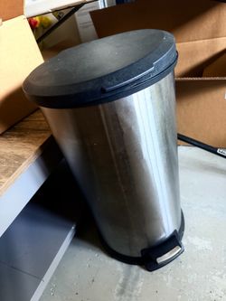 Trash can
