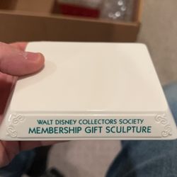 WDCC Membership Gift Sculpture stand MIB