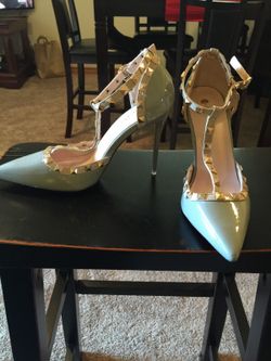 Fashion hells size 6.5 , 3.5" high in light gray color