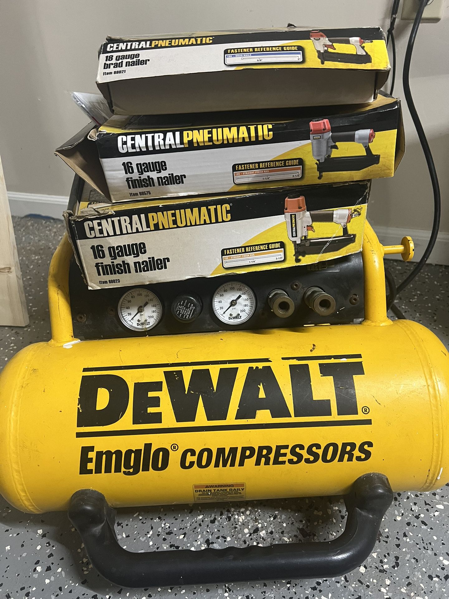 DeWalt Compressor. 110v 2, Gallons